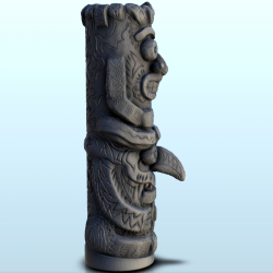 Totem pole with mythical animals (1)