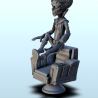 Scientifique alien avec antennes crâniennes et fauteuil high-tech (2) (+ version pré-supportée & socle rond)