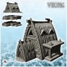 Maison viking à toit en chaume avec auvent et motifs (25)