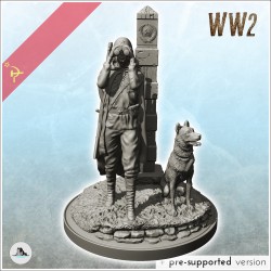 Garde soviétique en observation avec chien et poteau (9)