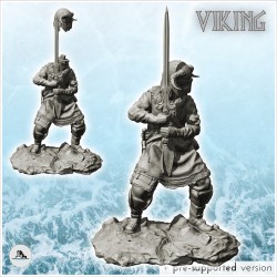 Guerrier viking avec casque à corne et épée à deux mains (21)