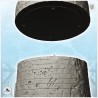 Grande tour de guet médiévale en pierre ronde avec porte en bois (9)