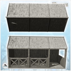 Étable en bois avec toit en chaume (13)