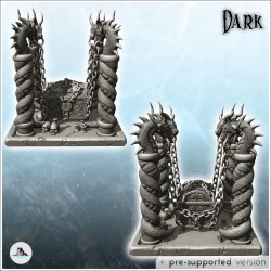 Coffre à trésor avec chaînes reliées à des colonnes à têtes de dragon (4)