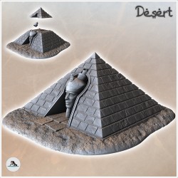 Pyramide égyptienne avec grand statue de pharaon sculptée (21)