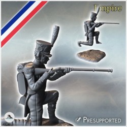 French Napoleonic infantryman shooting kneeling (18)