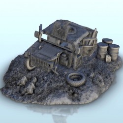 Carcasse d'Humvee avec barrils