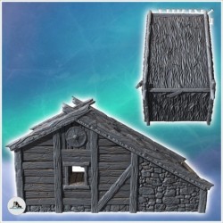 Bâtiment viking en bois avec toit en chaume et annexe en pierre et poisson accroché (17)