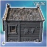 Bâtiment viking en bois avec toit en chaume et annexe en pierre et poisson accroché (17)