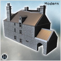 Bâtiment à deux étages avec des fenêtres hautes et étroites et un toit en pente, un côté avec une cheminée (Carentan, Normand