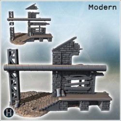 Bâtiment de trois étages avec fenêtres cintrées, murs manquants et structure intérieure exposée (12)