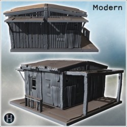 Petite cabane en métal ondulé avec toit endommagé et supports en bois sur une plateforme simple (12)